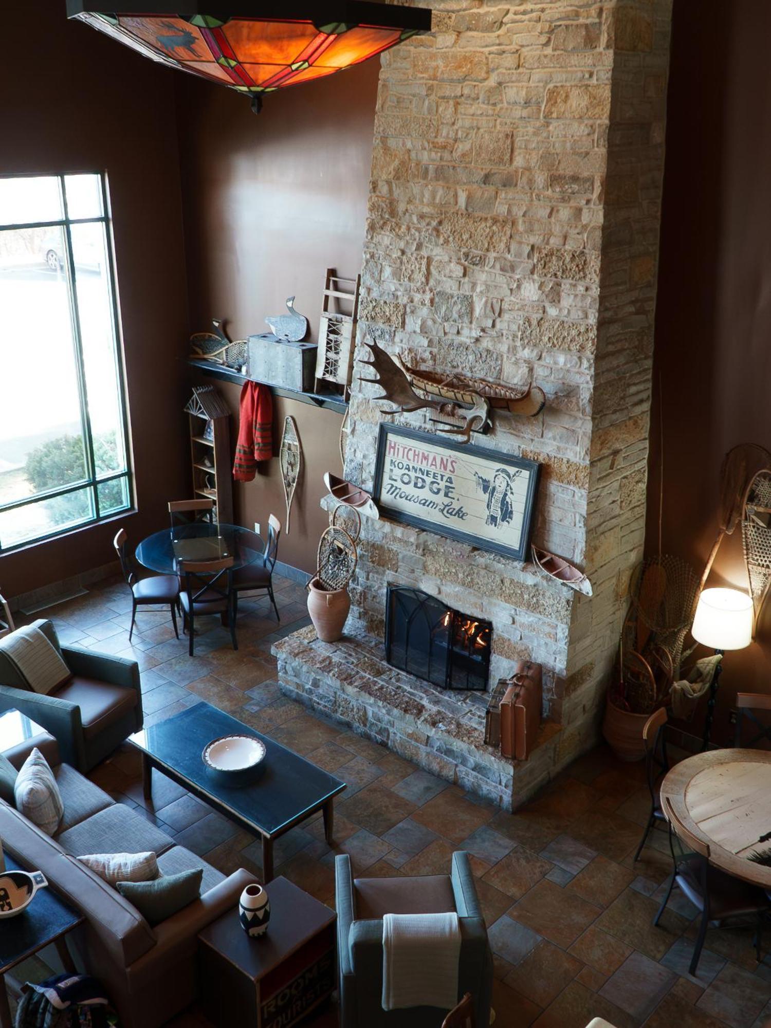 Wildwood Lodge Pewaukee Exterior photo