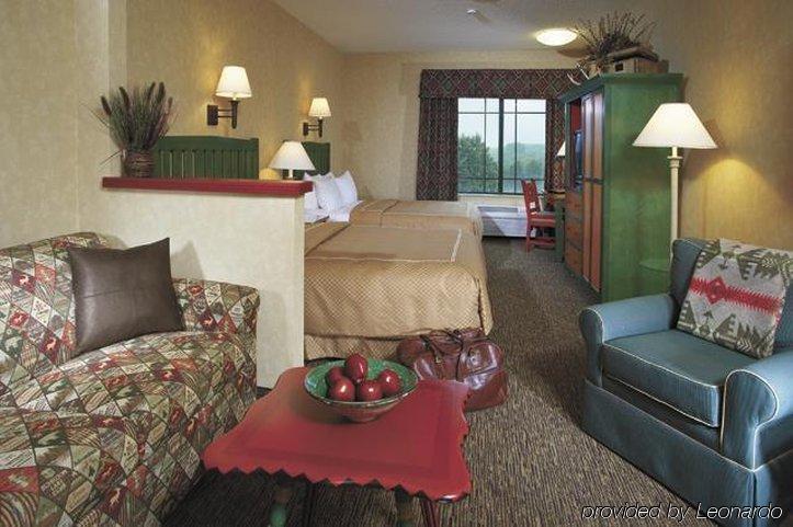 Wildwood Lodge Pewaukee Room photo