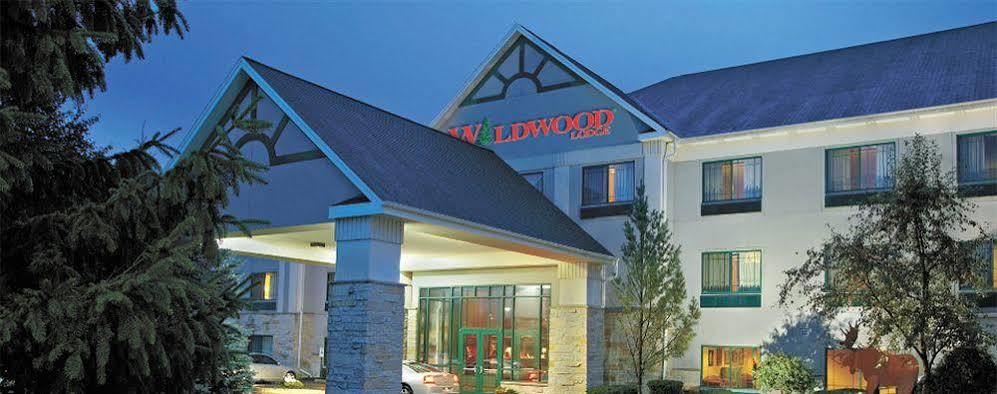 Wildwood Lodge Pewaukee Exterior photo